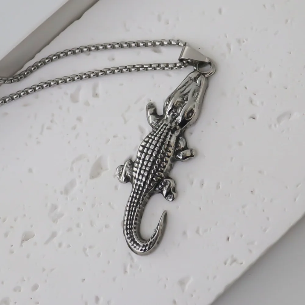 1 Piece Black Fashion Punk Crocodile Street Niche Pendant Necklace Men Fashion Cool Women Fashion Creative Trend Accessories