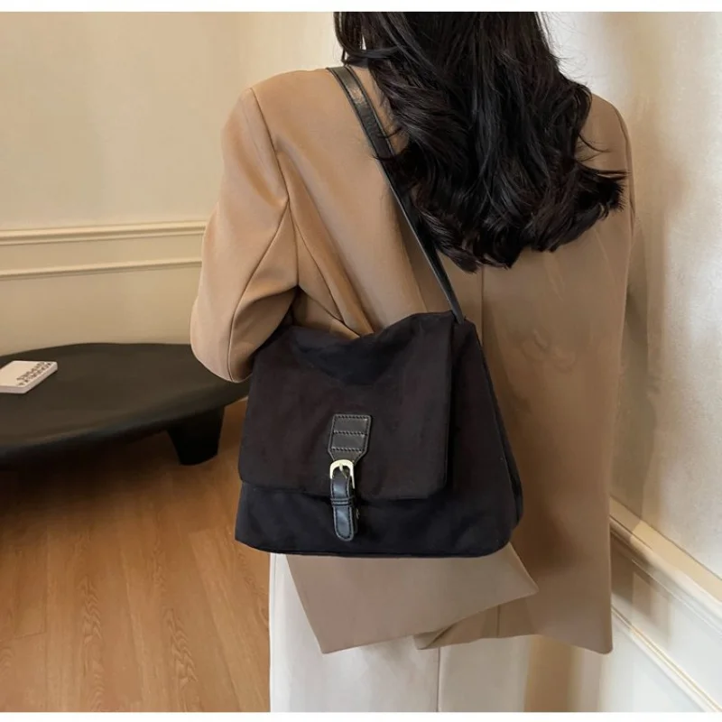 

Stylish Business Vintage Messenger Bag for Women Elegant and Simple with Large Capacity Best Superstar
