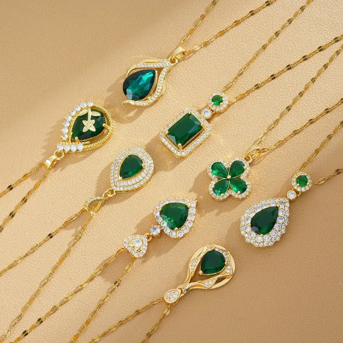 

2025 eigh Light luxury green water drop necklace and women's collarbone chain, fashionable clothing necklace