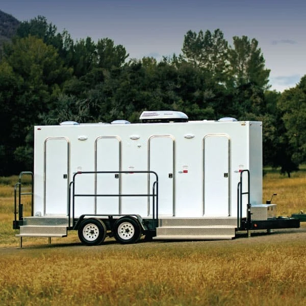 Moveable Toilet And Shower Portable Restroom Luxury Toilet Trailer Bathroom Street WC Customized Portable Restroom Trailer