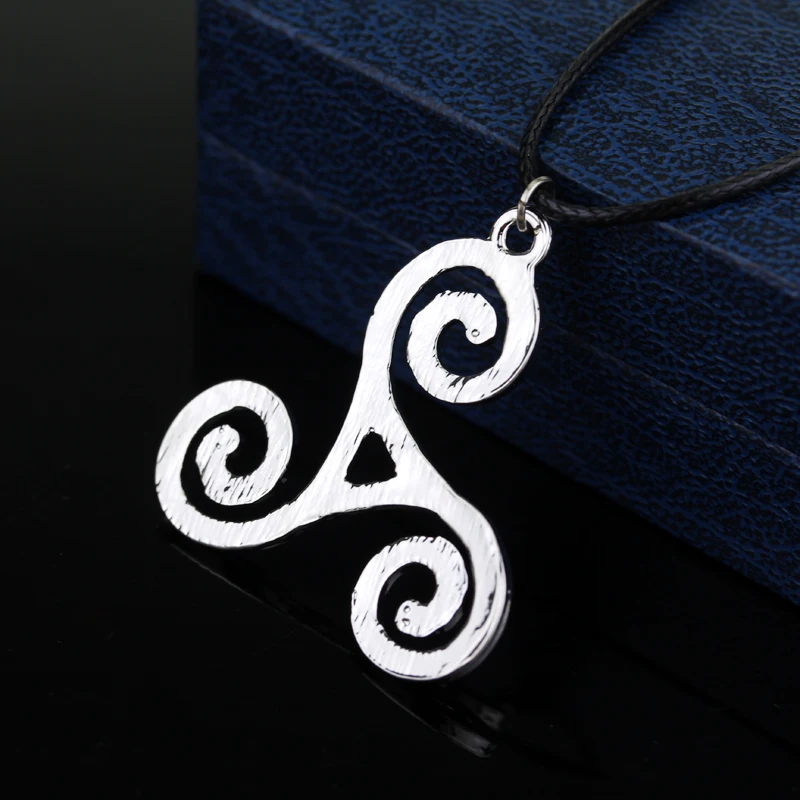 The Movie Teen Wolf Triskele Triskelion Inspired Pendant Necklace Gold Silver Color Stainless Steel Round Women Jewelry Gifts