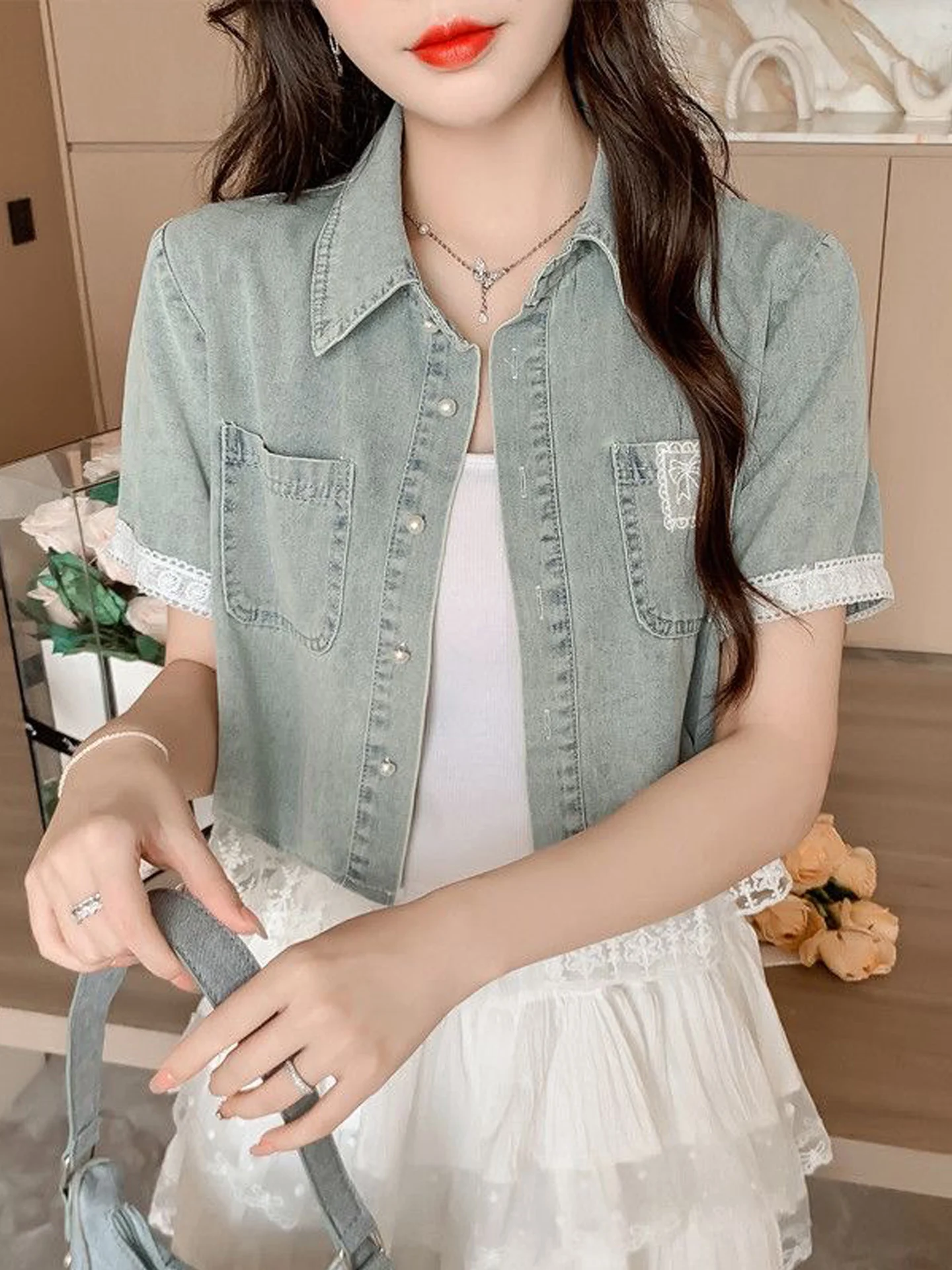 

Lace Trim Splicing Denim Jacket Women's Loose Design Summer New Short Style Versatile Outerwear Casual Commute Style Thinming