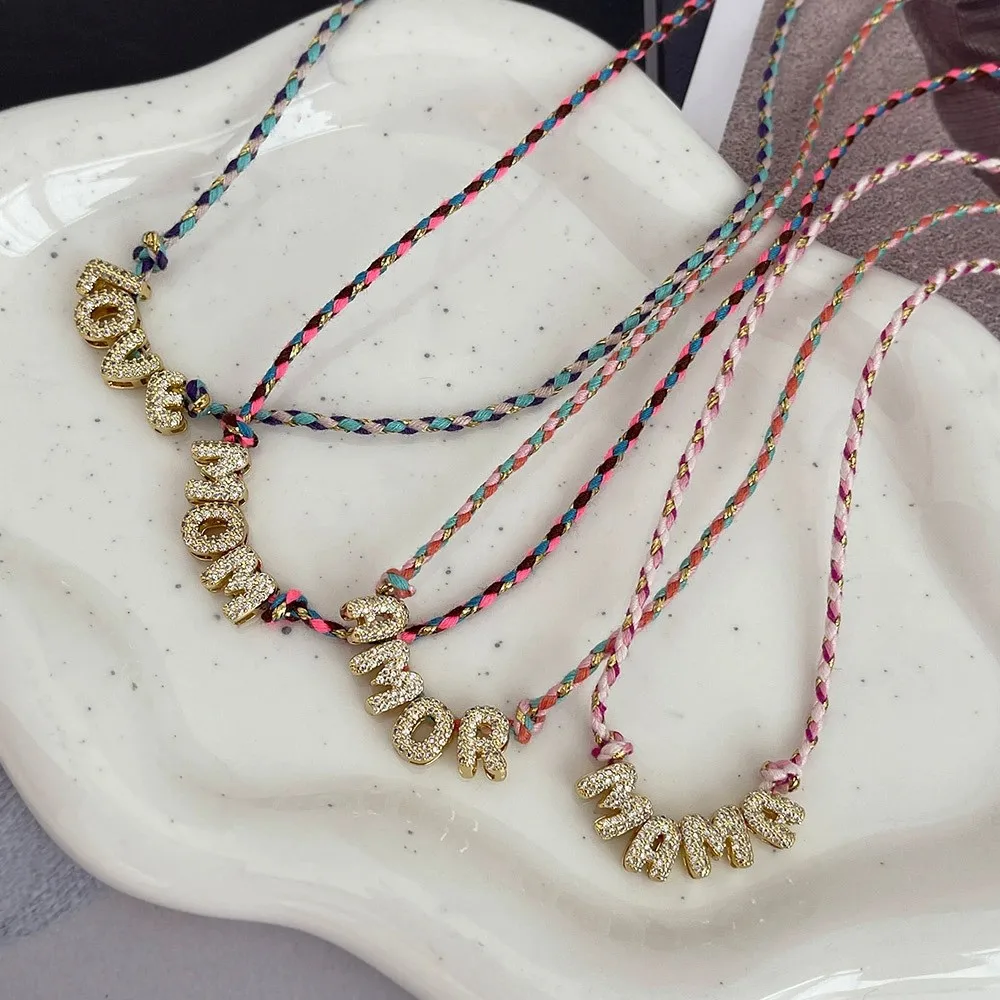 Böhmische bunte Seil-Metall-Halskette mit gedrehtem Buchstabenanhänger für Damen, Sommer, leicht zu kombinierender Modeschmuck, Geschenk