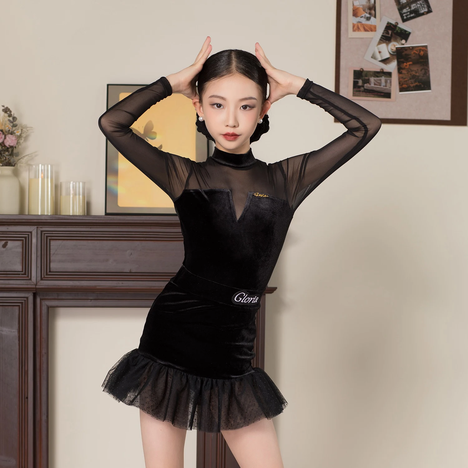 

2025 Новая одежда для соревнований по латинским танцам для девочек, черно-белые сетчатые топы, бархатные юбки, комплект одежды для латинских танцев чача-румба XH3287