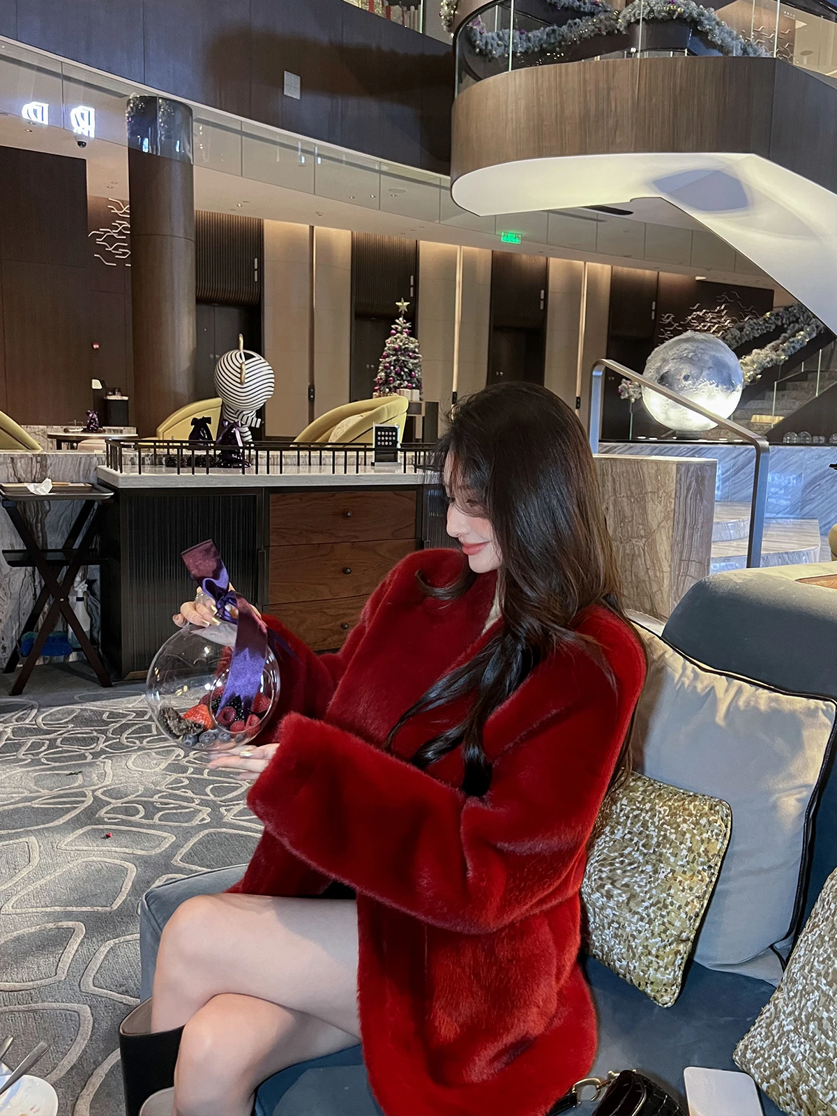 

Женская утепленная куртка из искусственного меха, осенне-зимняя новинка, с вельветом, кожей и мехом, утолщенная, в корейском стиле