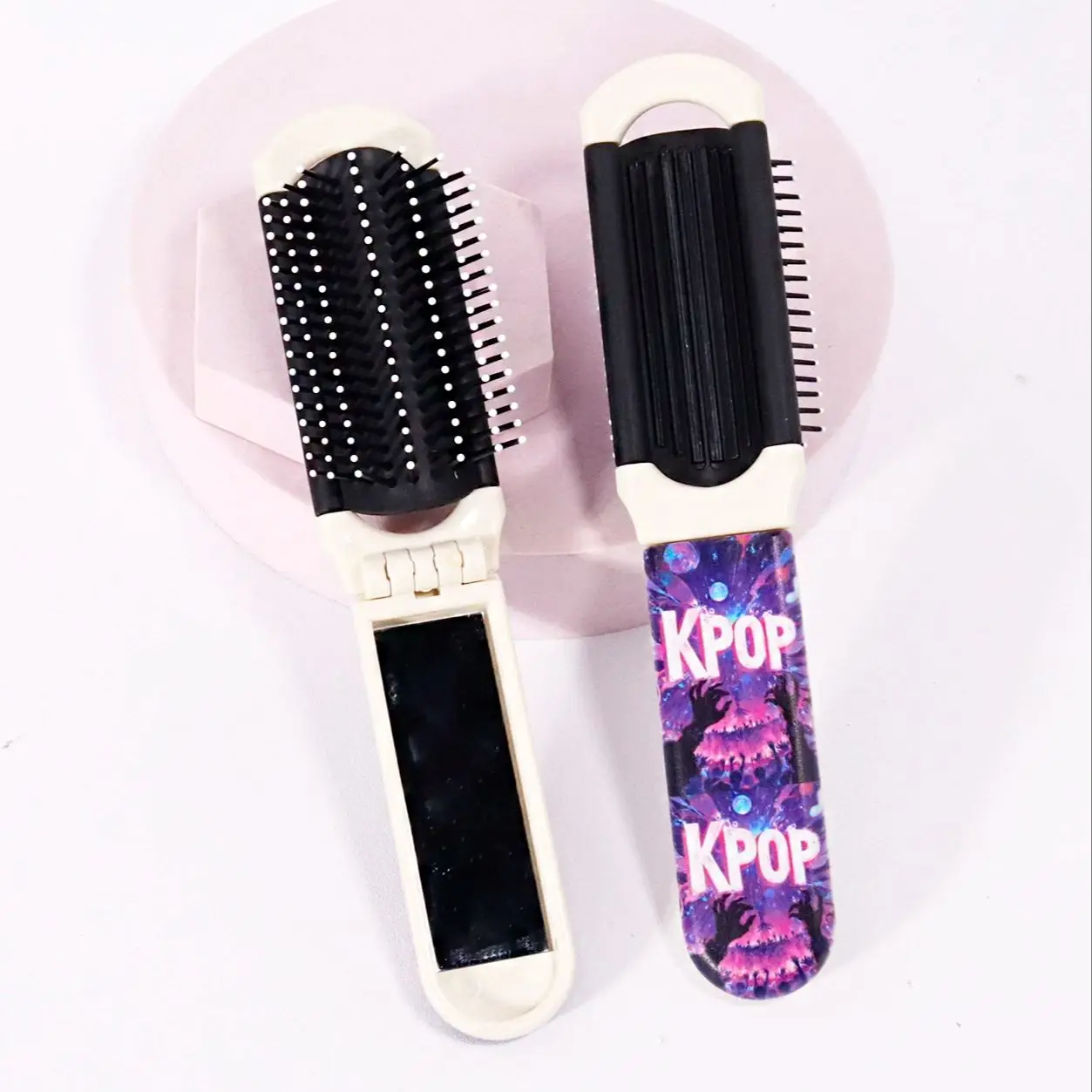 مشط مرآة صغير قابل للطي من K-pop Korean Wave - مضاد للكهرباء الساكنة وتدليك الرأس، مثالي للسفر، مثالي لمحبي KPOP هدية مثالية