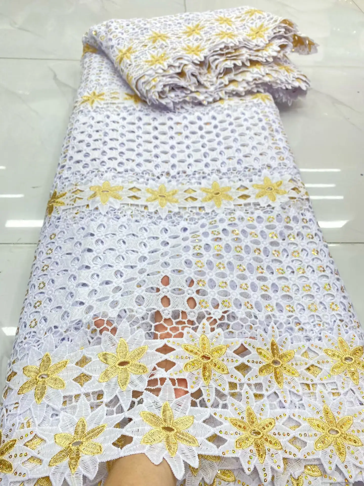 

2025 High Quality Nigerian Cord Guipure Lace Fabric 2025 African Water Soluble Lace Fabric with Sequins For Dress Party 5Yads