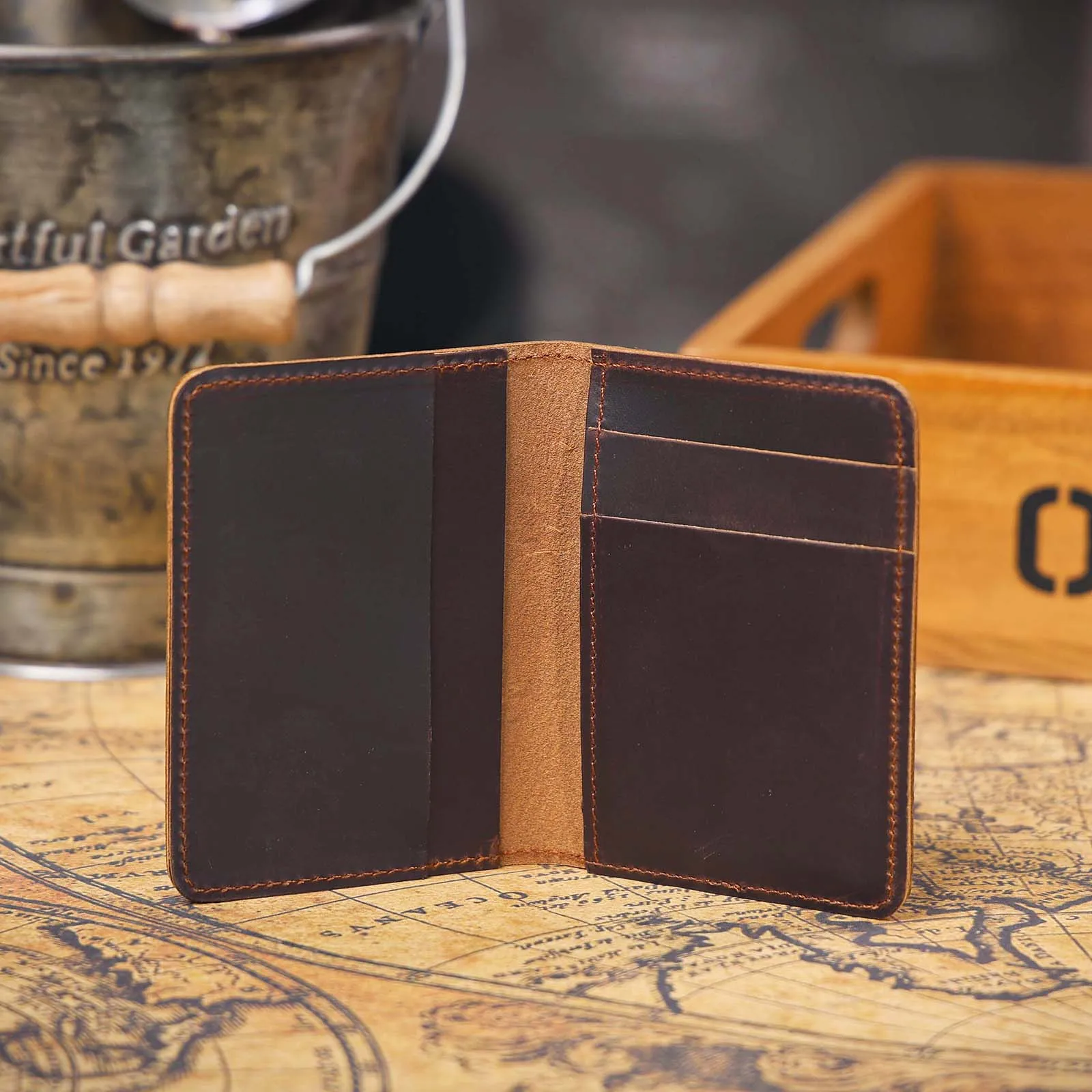 Echtleder-Kartenetui, einfache Mini-Geldbörse von Crzay House Leather, perfekt zum Tragen von Bargeld und Karten – Detail 12