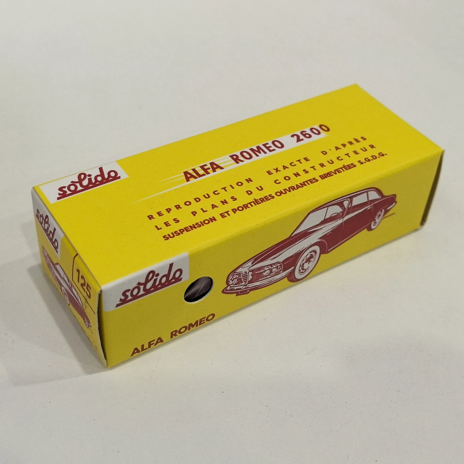 

Diecast SOLIDO 1/43 Scale ALFA ROMEO 2600 Alfa Romeo Alloy Car Model Collectible Toy Gift Souvenir Display Ornament