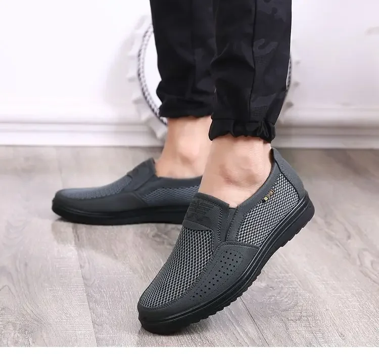 

Mesh surface summer non slip casual shoe breathable dad size loose Men's shoes old Beijing cloth shoes