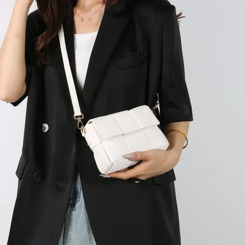 Stylish Vintage Crossbody Bag For Women Original Retro Textured Leather Luxury Designer Diaper Bag Elegant Commuter Shopper