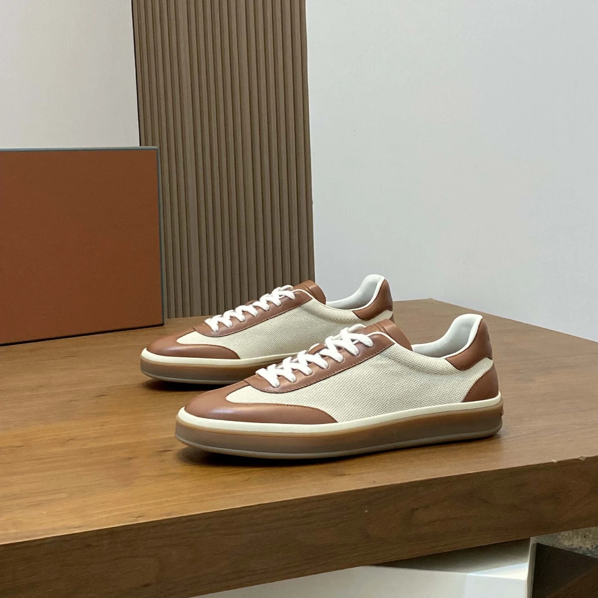 

Мужские ретро-кроссовки в немецком стиле, повседневные, для скейтбординга, из натуральной кожи, с сетчатыми вставками, дышащие, универсальные, на плоской подошве, белые, 2026