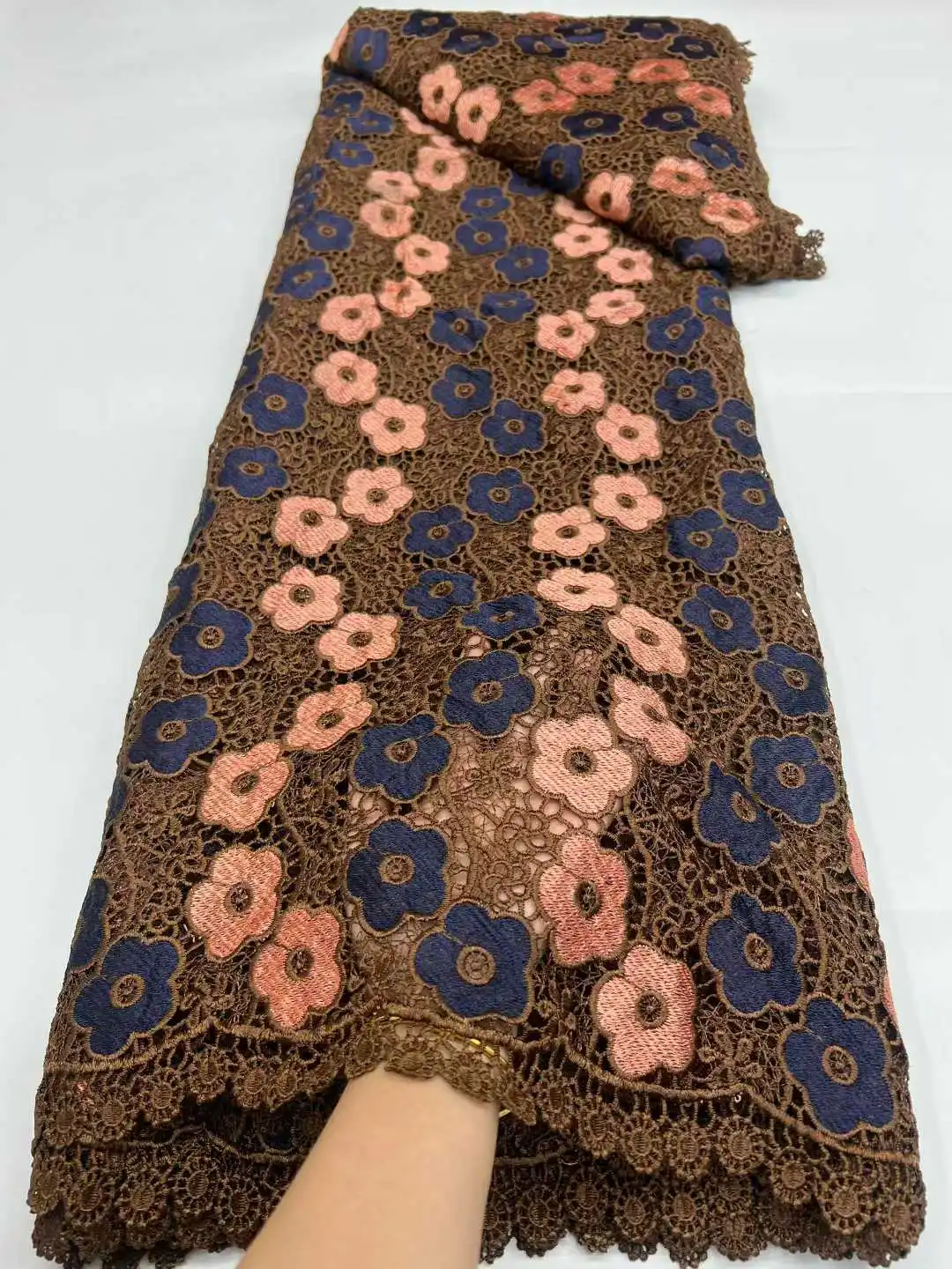 

Высококачественная африканская водорастворимая кружевная ткань 2026 года, роскошный нигерийский гипюровый шнур для женских праздничных платьев, ткань для шитья