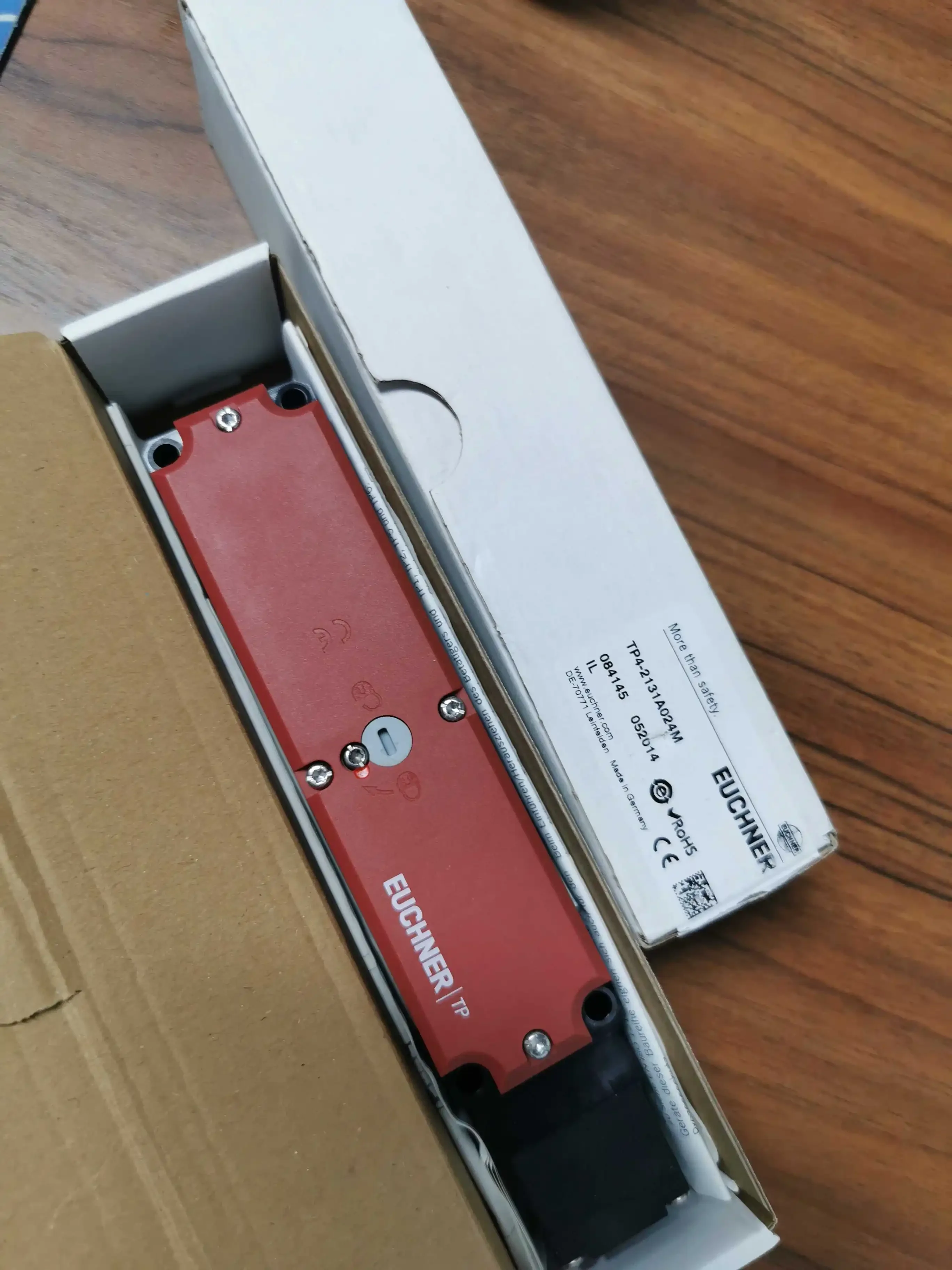 New original EUCHNER TP4-2131A024M 084145 Security Switch