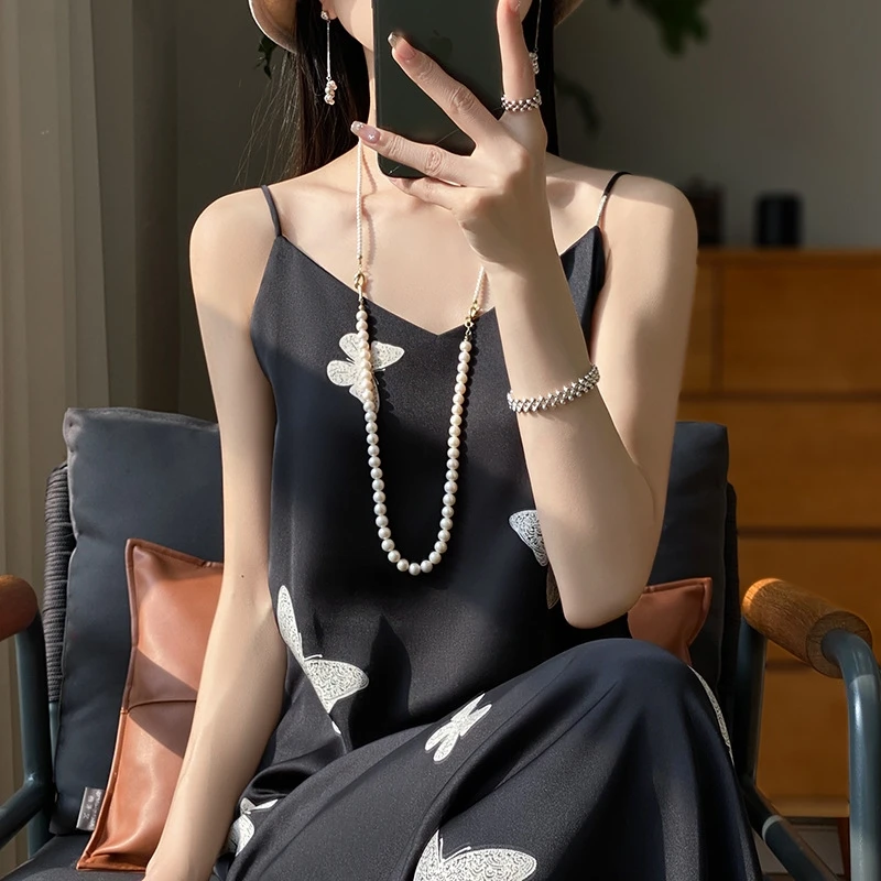 فستان قصير صيفي من الساتان والحرير برقبة على شكل حرف V للنساء على الطراز الفرنسي، تنورة طويلة مثيرة فضفاضة وتنحيف