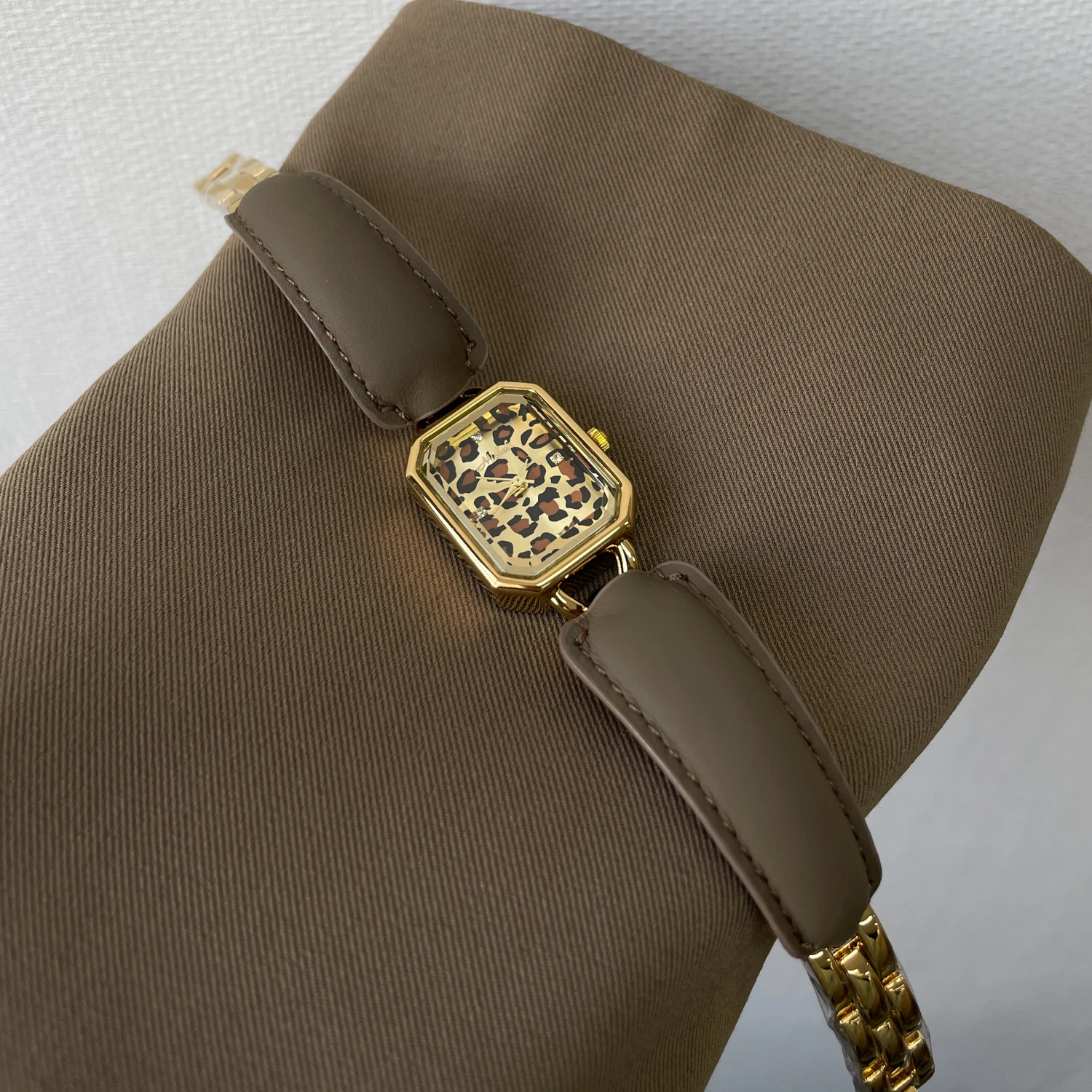 Leopard Print Bracelet Style, High-Value And Elegant Women'S Watch, 2026 New Style, Women'S Professional Art Wristwatch.