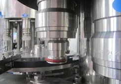 آلة تعبئة الزجاجات الأوتوماتيكية للمياه المعدنية والمشروبات للبلاستيك والزجاج لمصنع خط إنتاج المياه #5