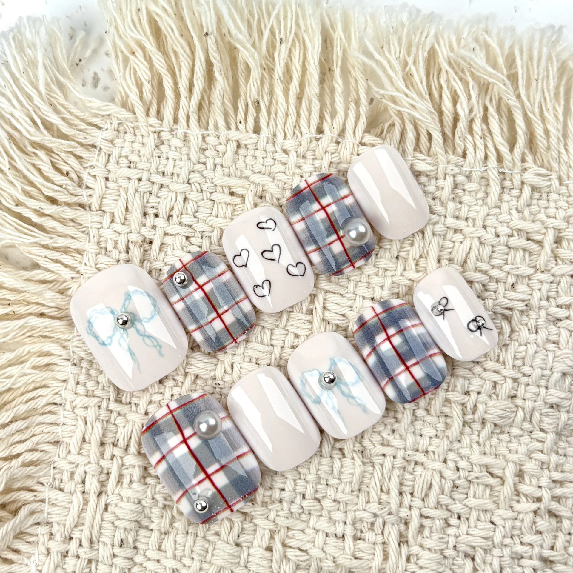 30pcs Push-button Short Square Press On Nails With Hand Drawn Bow Heart & 3D Metal Charm For Women Everyday Wear