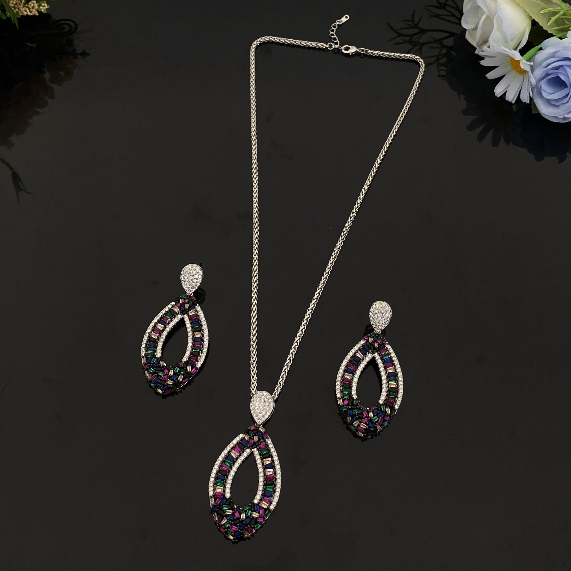 

JRH 2-Piece Set Colorful Zircon Necklace Earrings Hollow Design Silver Electroplated Essential for Women Trendy Luxury Present