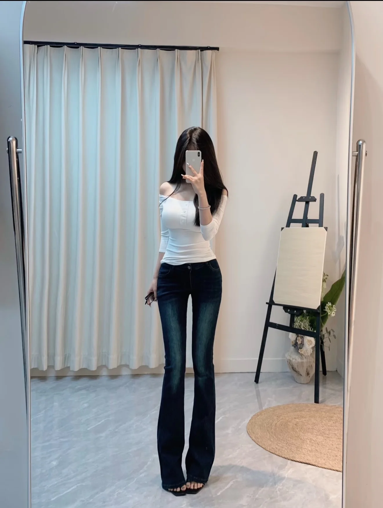 

Джинсы-клеш с высокой талией, эластичные, в стиле ретро, с V-образным вырезом на талии, утягивающие, подчеркивающие бедра, с мультяшным принтом, удлиняющие силуэт, микро-клеш