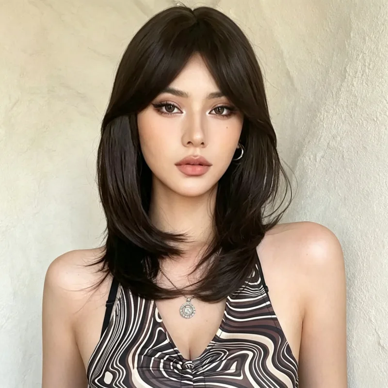 Medium- layered collarbone-length in natural black-brown color for women, breathable wig cap