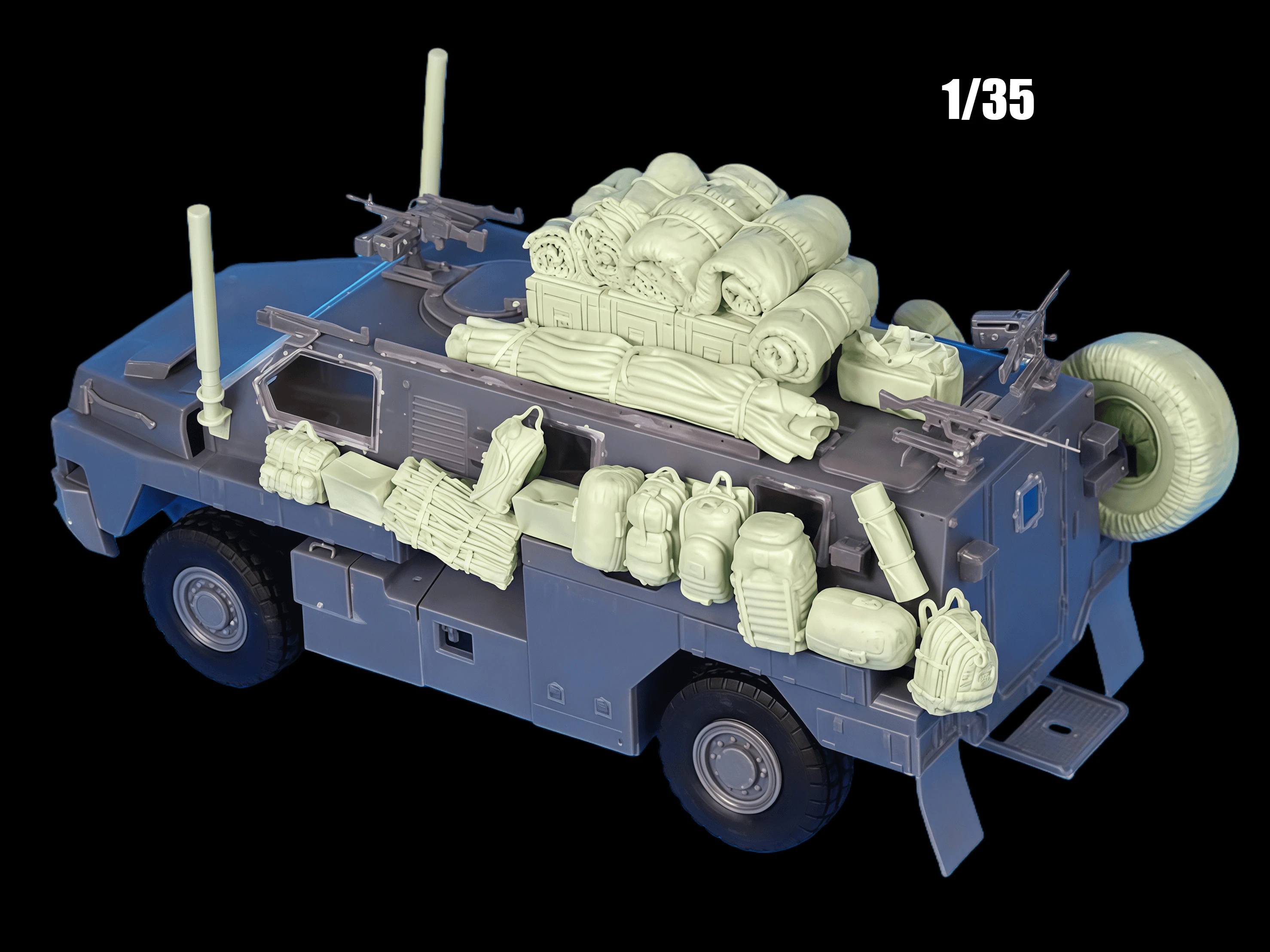 

1:35 Casting Resin Model Assembly Kit, GK, Accumulated Items Wrapped in The Car, Unpainted, Need To Be Assembled