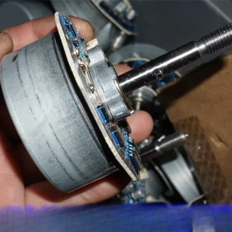 محرك Nidec الخارجي بدون فرش - عزم دوران عالي 24 فولت 80 وات درجة صناعية (IP54 مقاوم للماء، 3000 دورة في الدقيقة كحد أقصى)