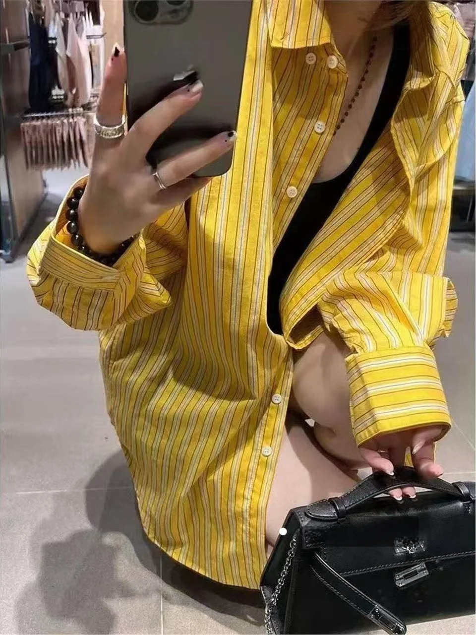 

New 2026 Winter Korean Sle Thin Breathable Vertical Striped Loose Long Sve irt College Sle Versatile Long Sve irt