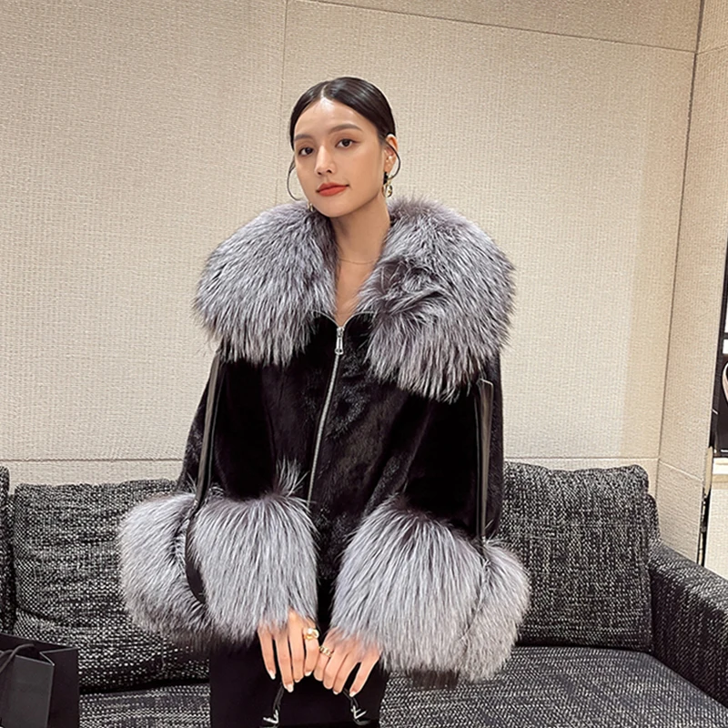 Futro z naturalnego futra norek Ftangaiur Winter Import, fioletowe, standardowe, aksamitne, z krótkim, luźnym krojem i kołnierzem z futra lisa.