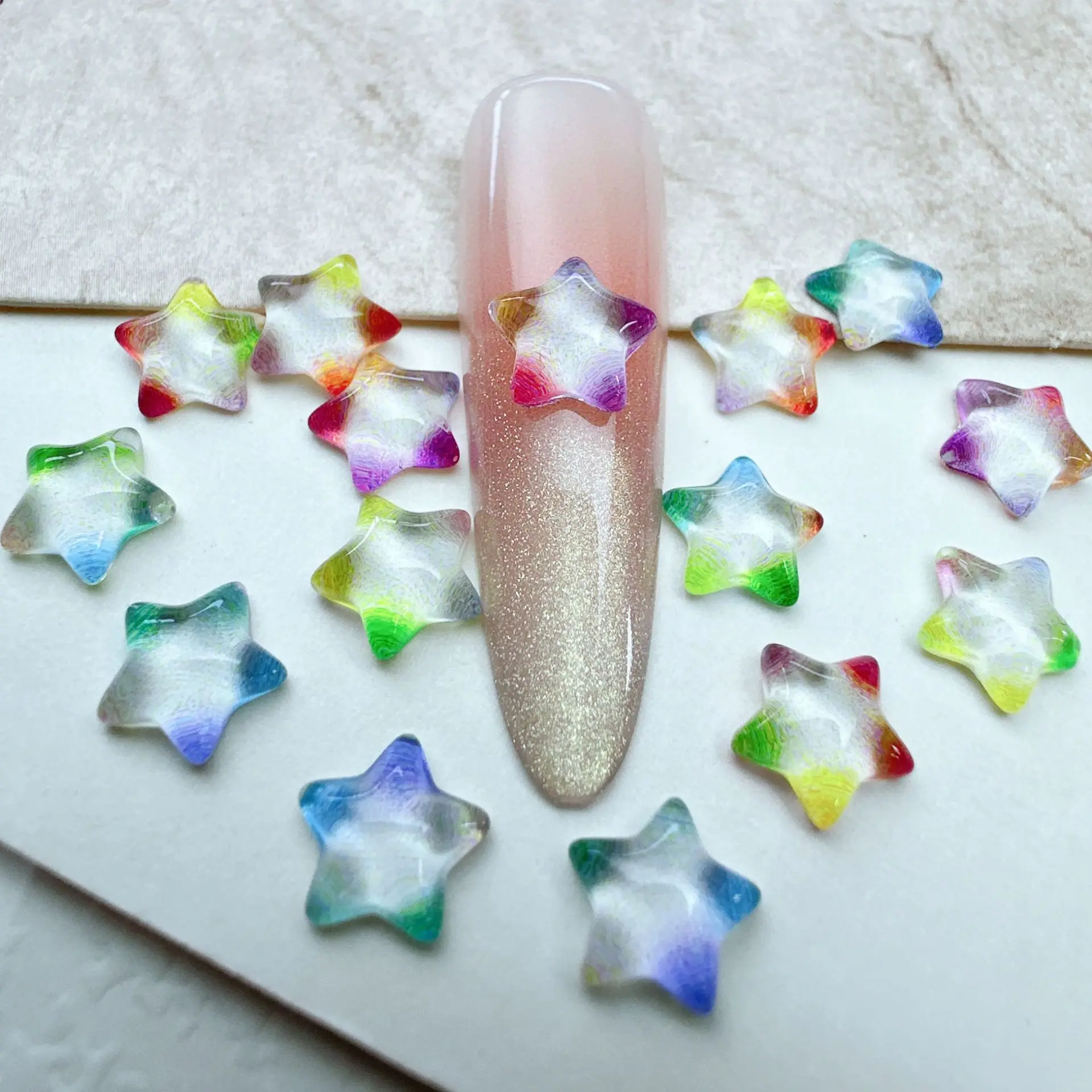 100 Stück/Packung holografische Stern-Nagel-Charms – bunte 3D-Press-On-Nagelkunst, schillernde DIY-Nageldekoration für kosmische Maniküre