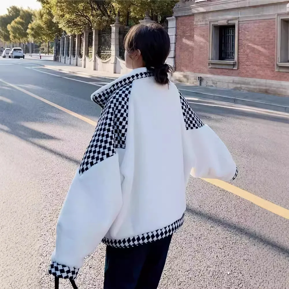 

Зимняя женская куртка из овечьей шерсти 2025 года: новая коллекция, премиум-класс, с флисовой подкладкой, повседневная, свободного кроя, из утолщенного хлопкового сэндвич-материала.