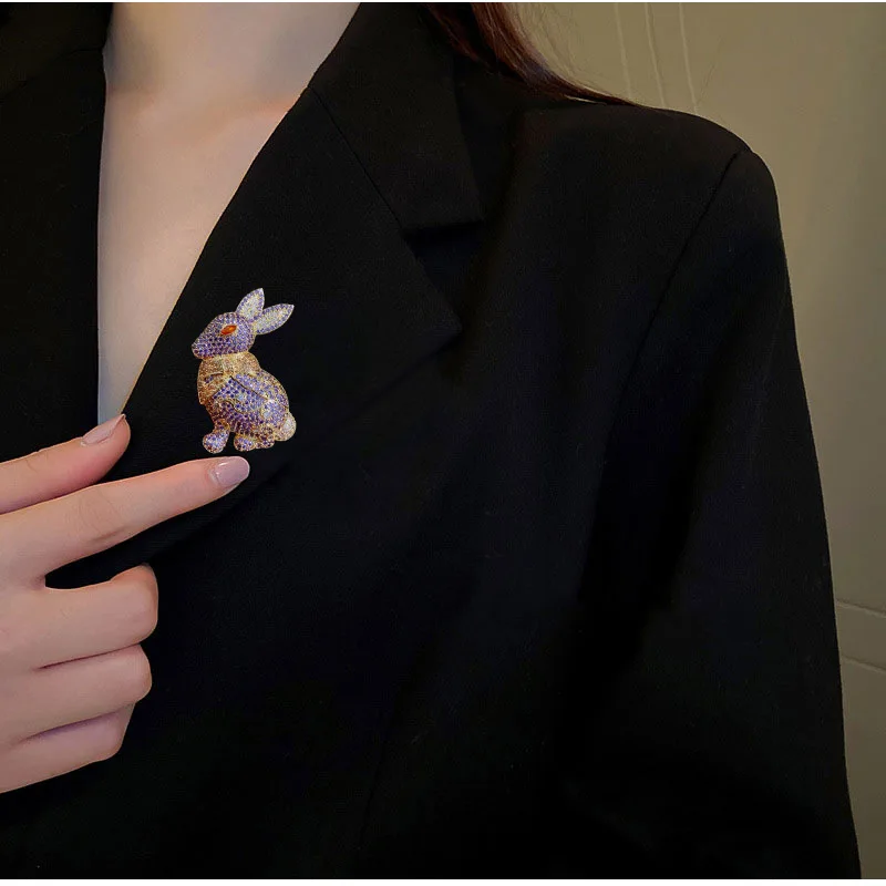 Retro Cute Rabbit Brooches Luxury Micro-inlaid Zircon Personalized Animals Leopard Snake Pins Sweater Overcoat Accessories Gifts