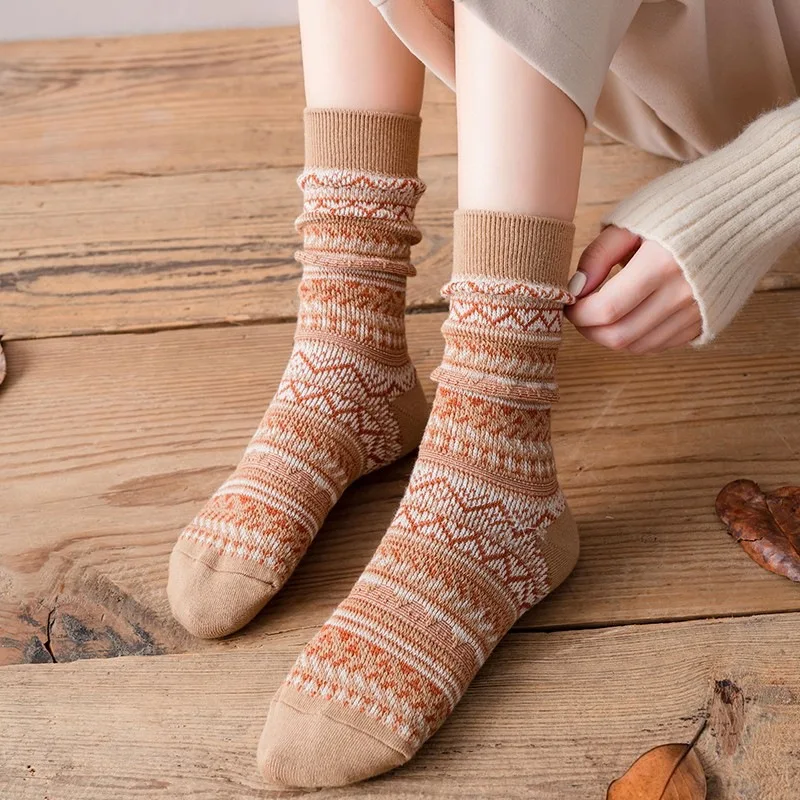 Fashion New Autumn Winter Warm Cotton Sock Lady High Quality Vintag Geometry Casual Girl Middle Tube Socks For Women