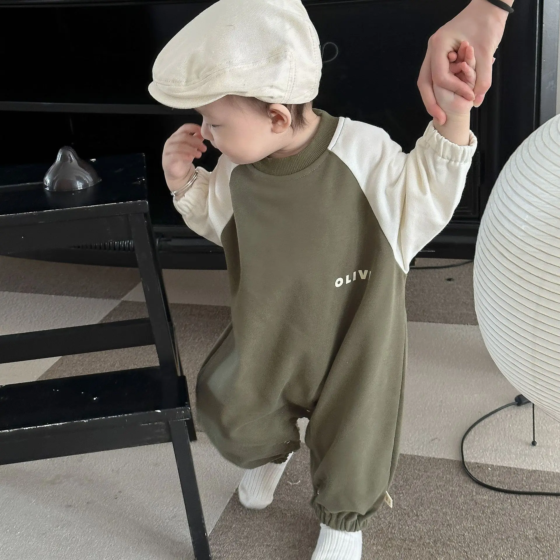 

2024 Autumn Korean Version Baby Contrasting Sleeve Jumpsuit