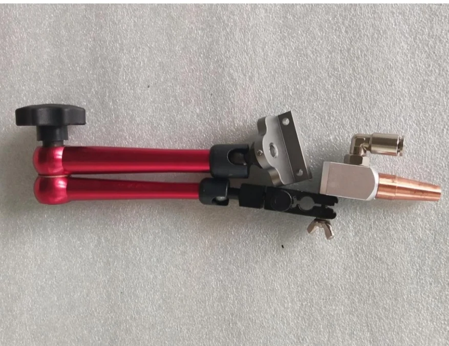 

Волоконно-лазерное сварочное устройство для выдувания бокового вала