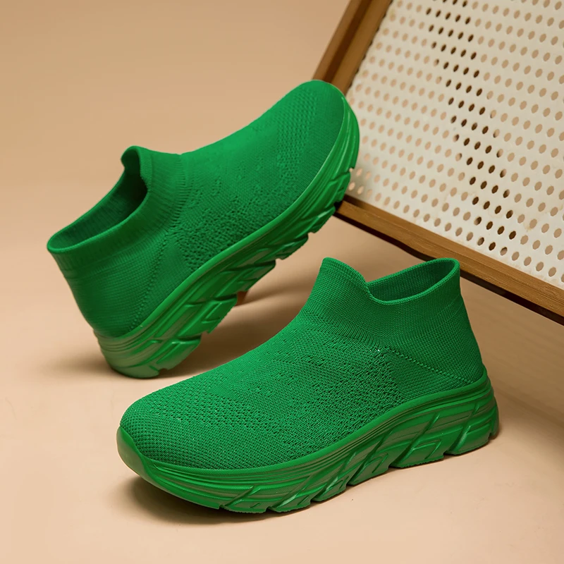 

New Men Women Fashion Running Sneakers Breathable Mesh Casual Sports Shoes Slip on Sock Shoes Platform Woman Tennis walking Shoe