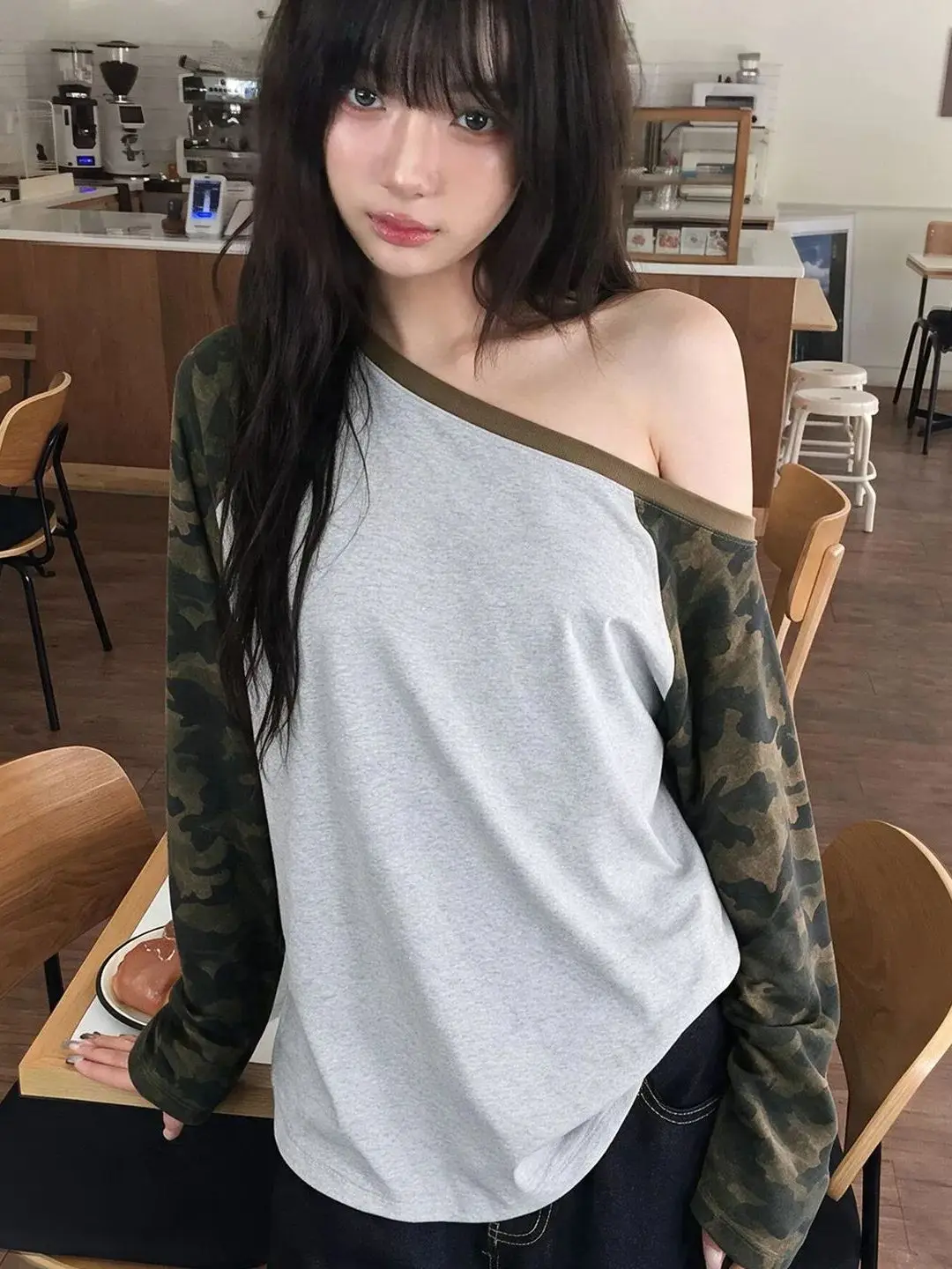 Retro American Hot Girl Long Sleeve Base Shirt Women Early Autumn 2026 New Lazy Style Loose Shoulder Design Top Ladies T-shirt