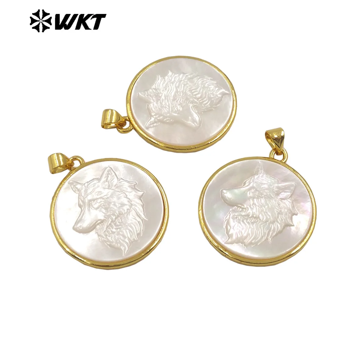 WT-JP430 Fashionable White Shell Vivid Wolf Carving With 18k Gold Plated Round Pendant Jewelry Accessories