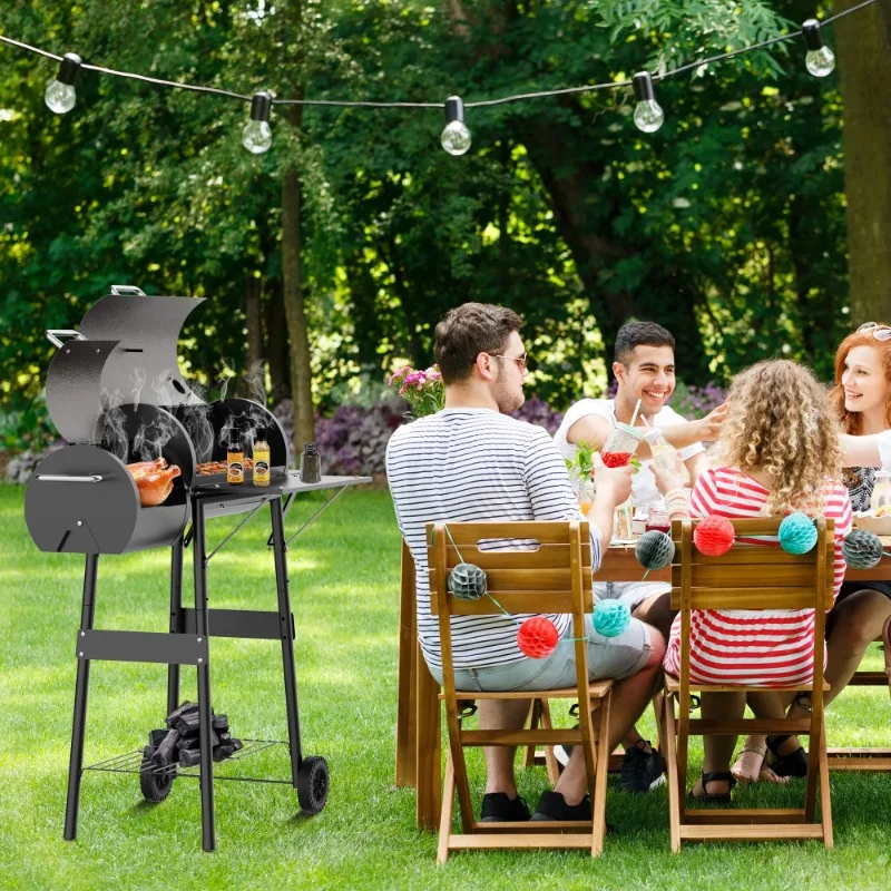 شواية شواء خارجية مع مدخن أوفست للنزهات والتخييم في الفناء الخلفي، باللونين الأسود والبني