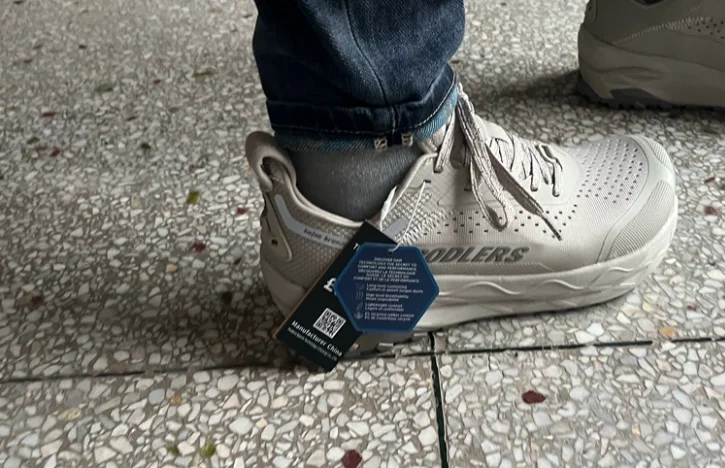 

New 2025 Summer Breathable Walking Shoes Breathable Shoes Soft Bottom Shock Absorption Casual Running Shoes Very Good