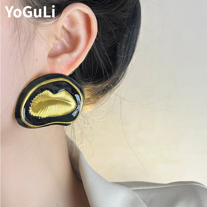 Fashion Jewelry Luxury Temperament Lip Shaped Earrings For Women Party Gifts Exaggerative Ear Accessories 2024 Trend New