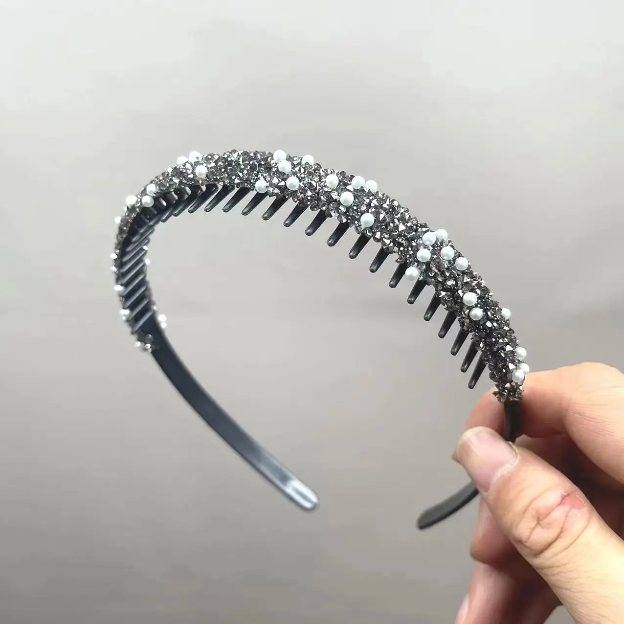 

Water Diamond Anti slip Beautiful Women's Four Seasons Beautiful Fashion New Hair Clip Adult Headband