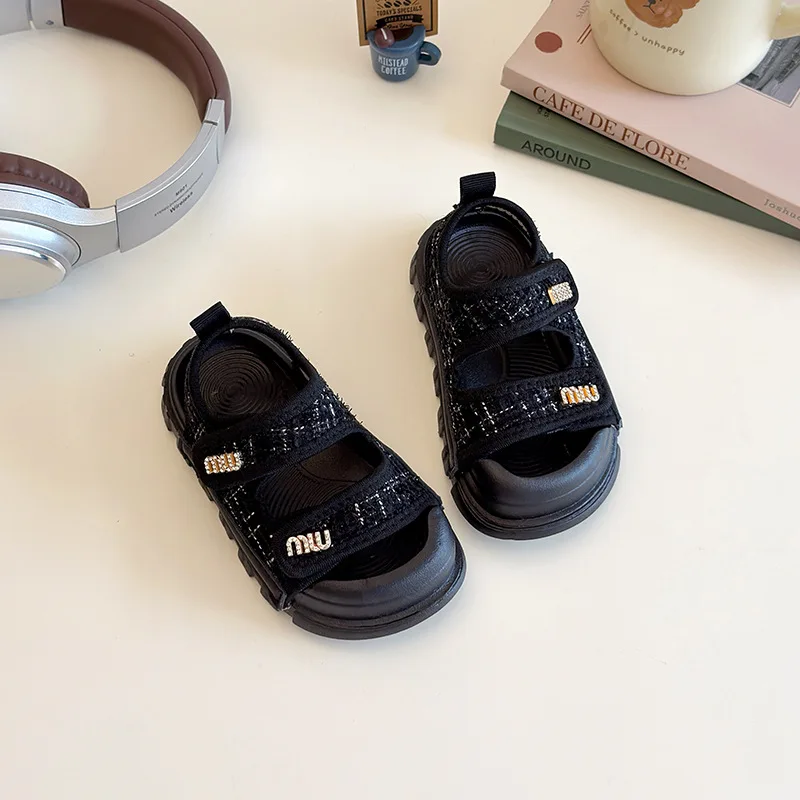 

Модные детские сандалии 2026 года с закрытым носком и защитой от ударов, летние пляжные туфли для девочек, малышей и маленьких девочек, сандалии со стразами