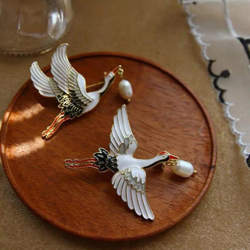 1PC Pearls Cranes Enamel Pin Vintage Bird Charm Brooches Women Luxury Jewelry