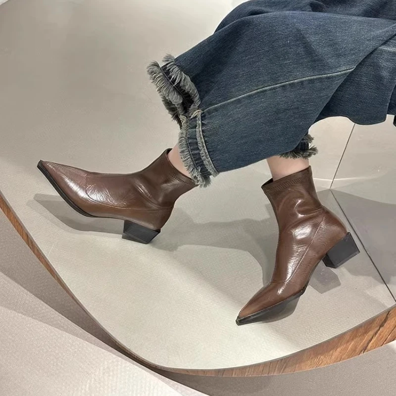 2025 خريف جديد إمرأة حذاء من الجلد أحذية موضة أشار تو السيدات قصيرة التمهيد مربع كعب منخفض أحذية الشتاء النسائية غير رسمية #6