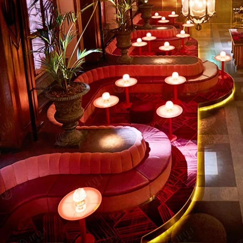 طاولة وكراسي فاخرة بتصميم كلاس - مراجعة Interior Design Of Cafe وسعره