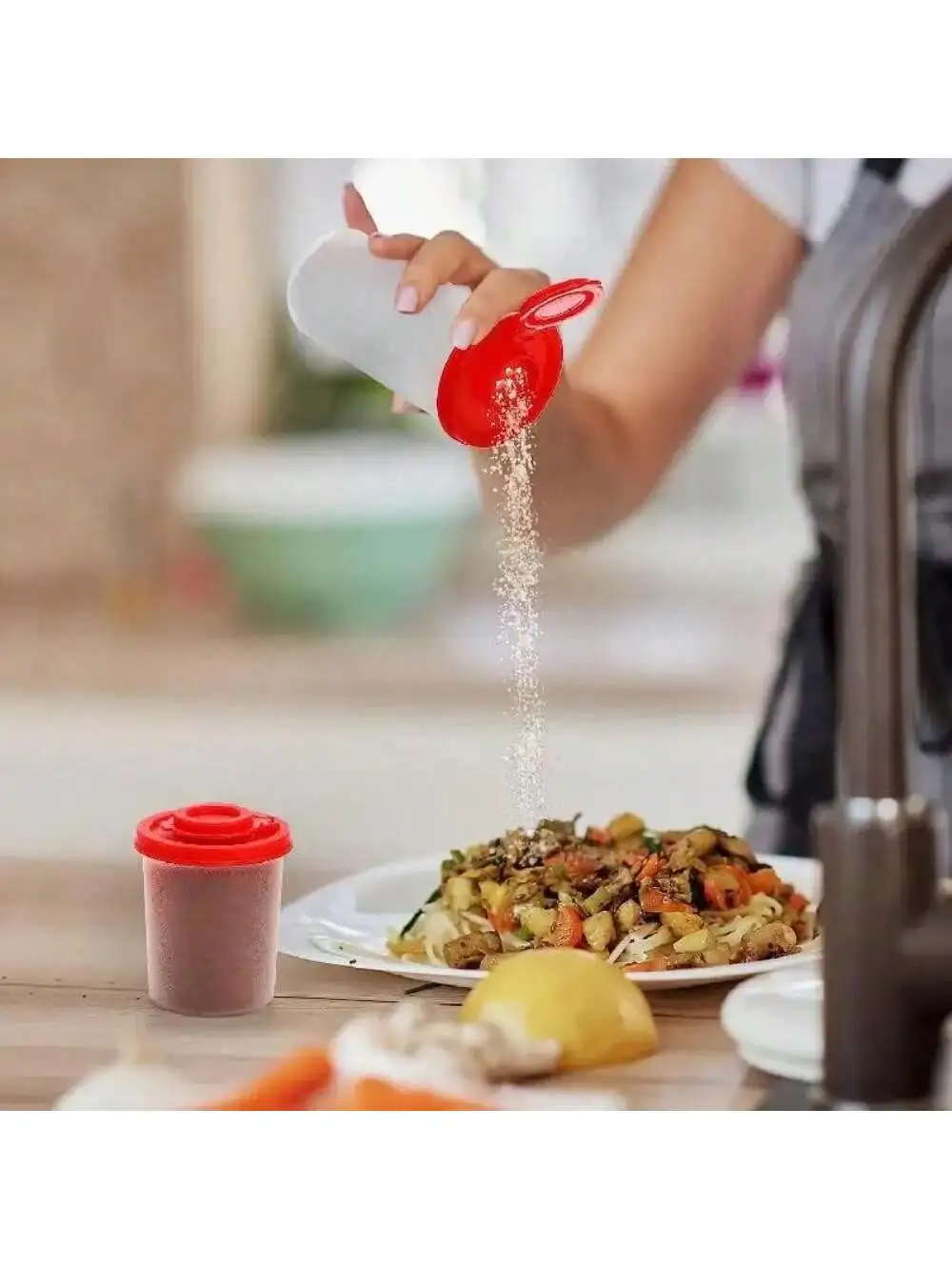 1pc Salt And Pepper Shakers, Salt Shaker For Camping Picnic Outdoors Kitchen Lunch Boxes, Travel Spice, Seasoning Bottle, Spice