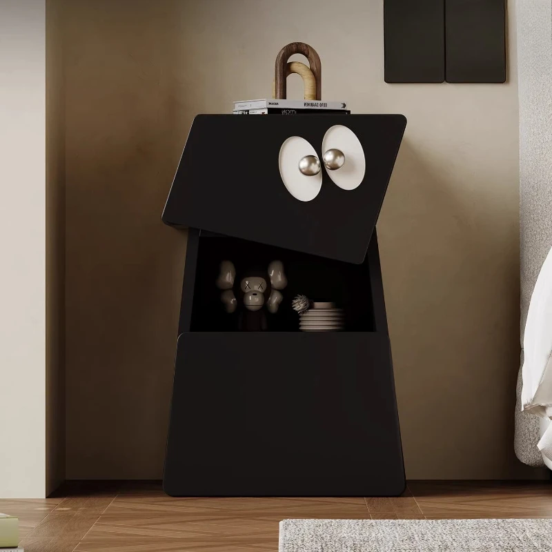 

Маленький, очень узкий, черный комод из массива дерева для спальни.