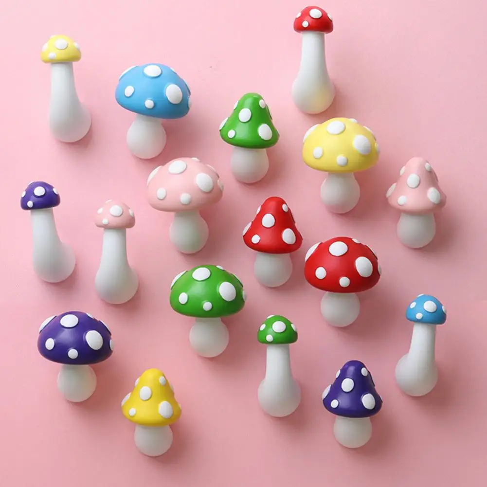 

2Pcs Fridge Magnets Lovely Attractive 3D Design Decorate Synthetic Resin Cute Mushroom Refrigerator Stickers Household Supplies