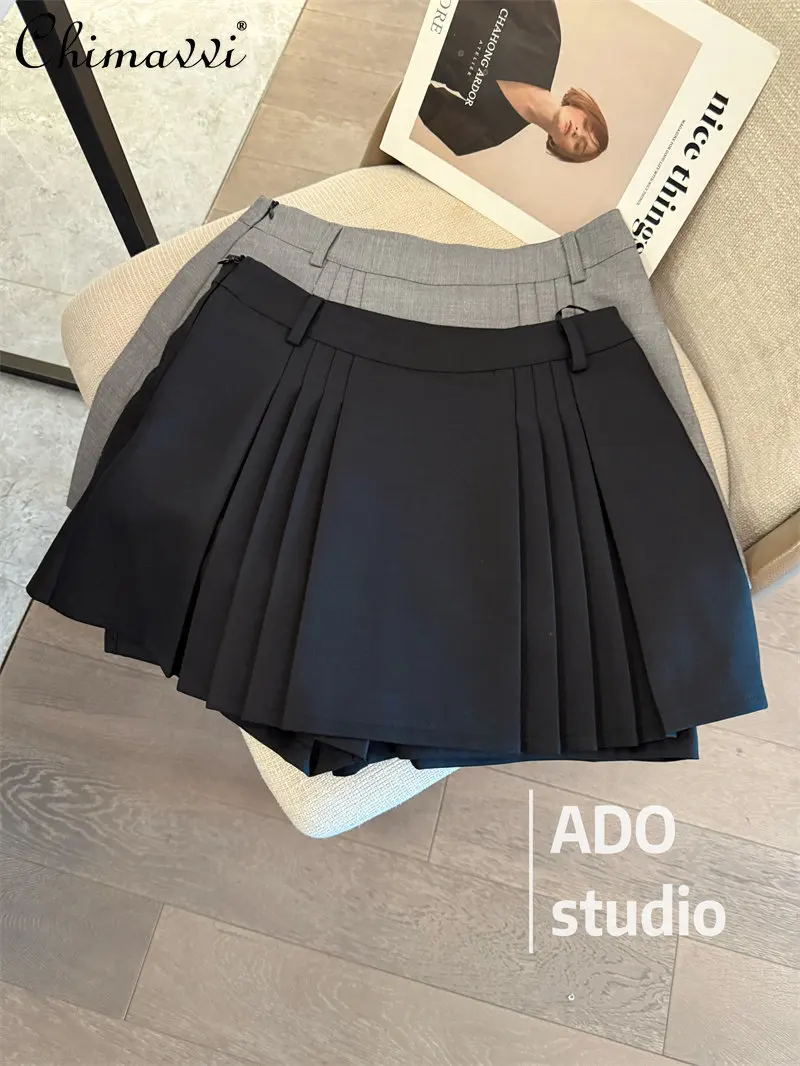 

Серая плиссированная юбка-шорты в студенческом стиле для женщин, весна-осень, новая модная модель с высокой талией, элегантная, универсальная, стройнящая фигуру.